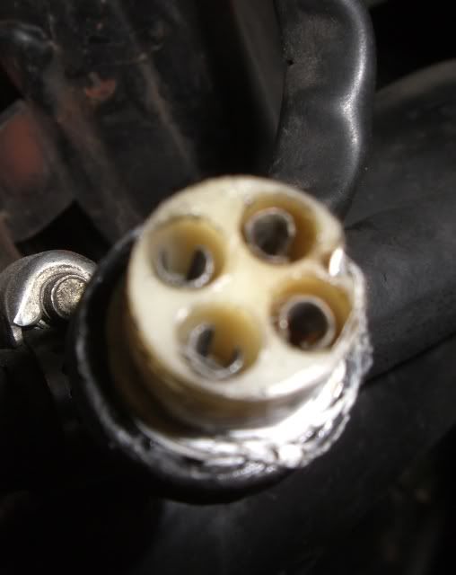Fuelpumpwiringplug2-1.jpg