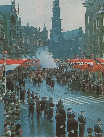 huwelijkBeatrix10-03-66rookbom2.jpg