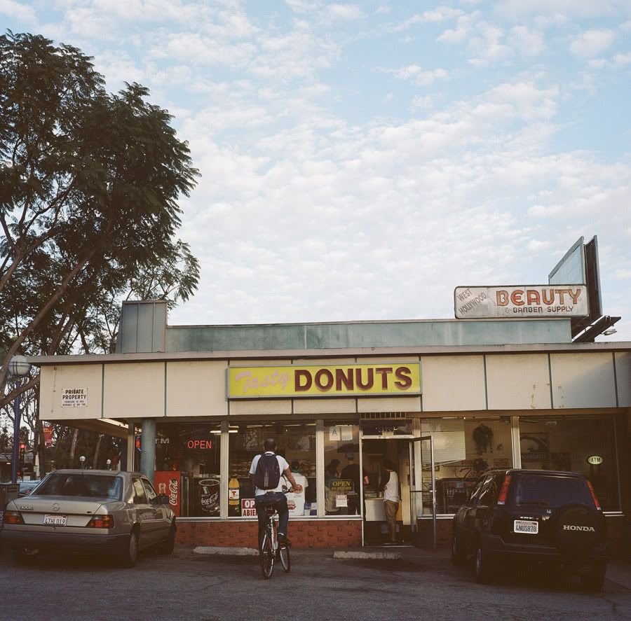 lazy sundays, yashica 124g, kodak portra 160nc, 12fv