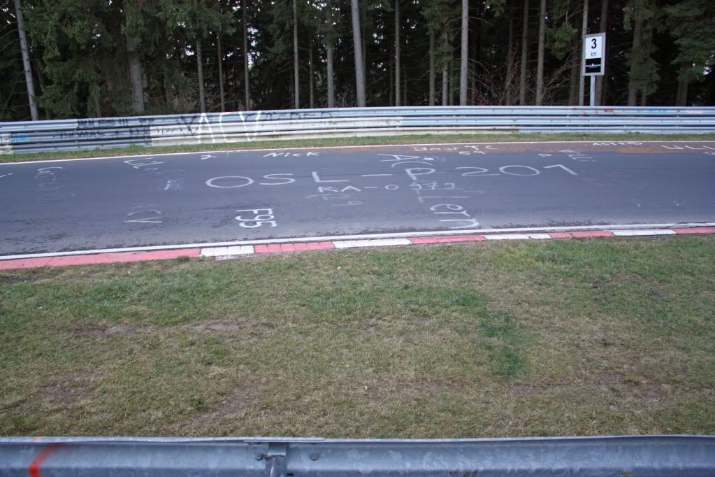 http://i51.photobucket.com/albums/f367/offroadzj/Germany%202009/Nurburgring54.jpg