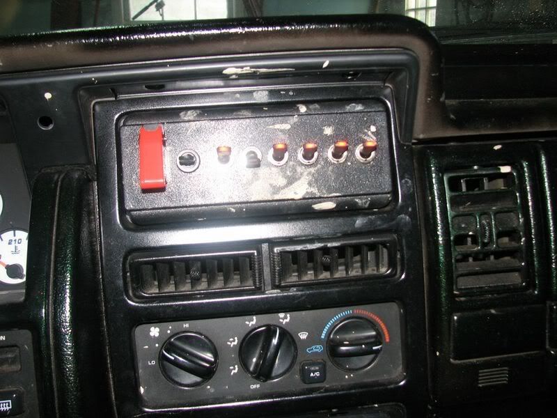 http://i51.photobucket.com/albums/f367/offroadzj/Jeep%20Pics/SwitchPanel2.jpg