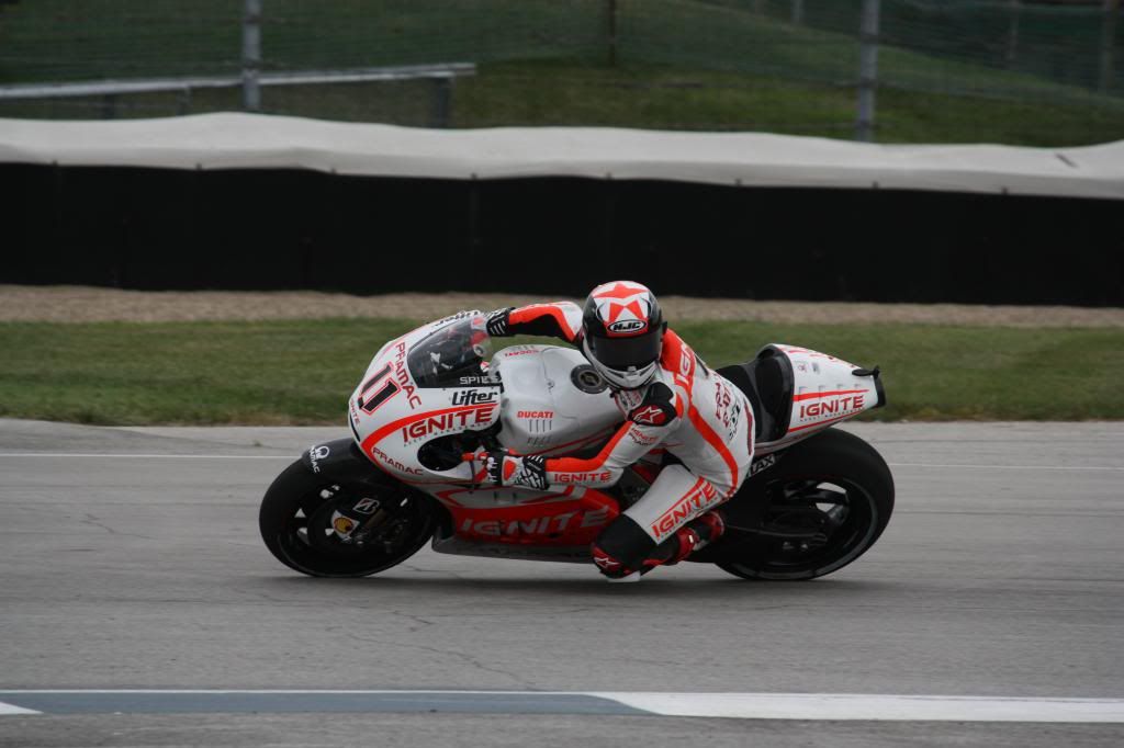 http://i51.photobucket.com/albums/f367/offroadzj/MotoGP%20Indy%202013/IMG_4659_zps0ba8d4dd.jpg