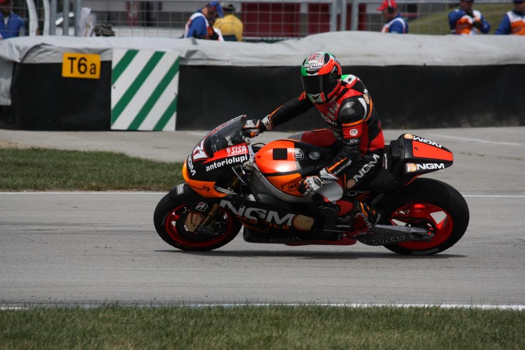 http://i51.photobucket.com/albums/f367/offroadzj/MotoGP%20Indy%202013/IMG_4745_zps94c5b4f0.jpg