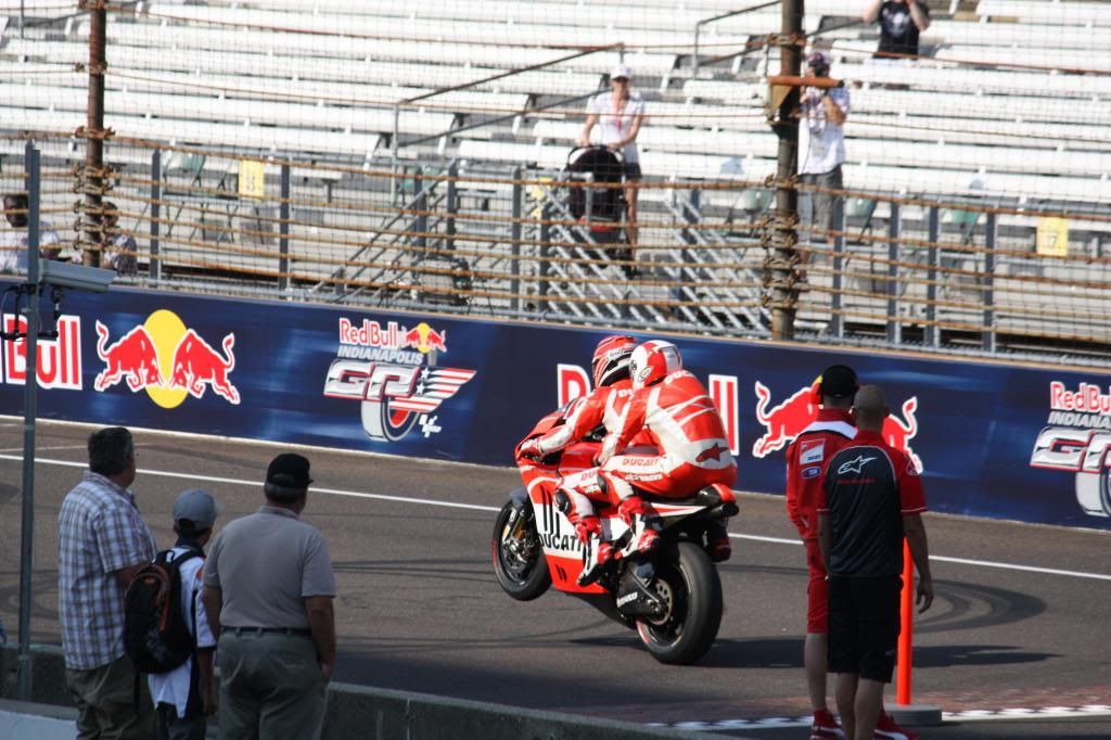 http://i51.photobucket.com/albums/f367/offroadzj/MotoGP%20Indy%202013/IMG_4881_zpsfc7a57ba.jpg