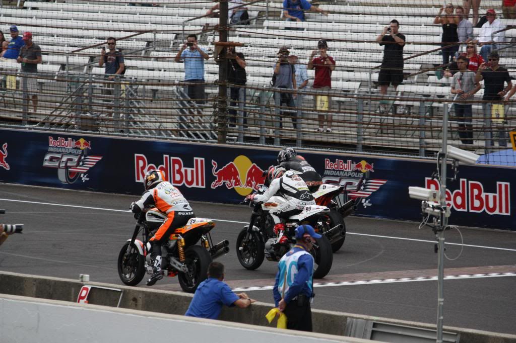 http://i51.photobucket.com/albums/f367/offroadzj/MotoGP%20Indy%202013/IMG_5436_zps11bbe96f.jpg