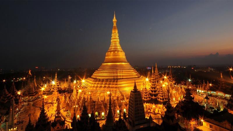 Stupa Shwedagon di Yangon, Myanmar (Birma).