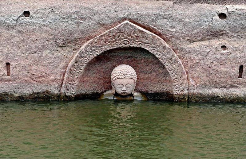 Rupaka Buddha muncul di di Waduk Hongmen di Daerah Nancheng di Kota Fuzhou, Tiongkok. Foto Facebook CCTV Rupaka Buddha muncul di di Waduk Hongmen di Daerah Nancheng di Kota Fuzhou, Tiongkok. Foto Facebook CCTV