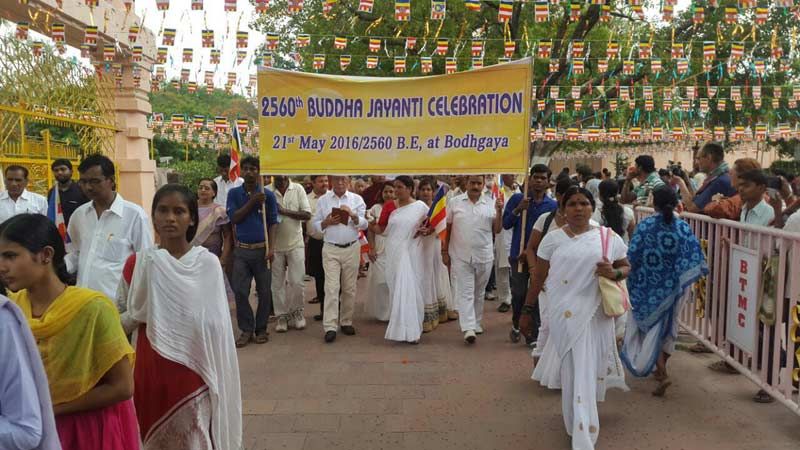 Prosesi perayaan Buddha Jayanti (Vesak) 2560 BE / 2016, di Bodh Gaya, India, Sabtu (21/5/2016). 