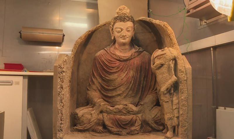 Rupaka Buddha dari Mes Aynak dari abad ke-3 atau ke-5 dengan pengaruh gaya Yunani.