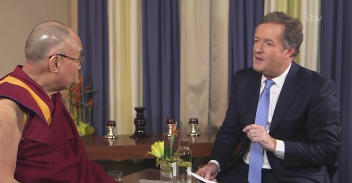 Dalai Lama Ke-14 bersama Piers Morgan dalam acara Good Morning Britiain, di ITV, Kamis (22/9/2016).