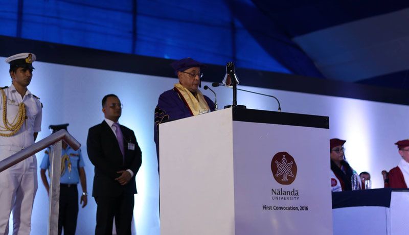 Presiden India Pranab Mukherjee menghadiri upacara wisuda perdana Universitas Nalanda India. 