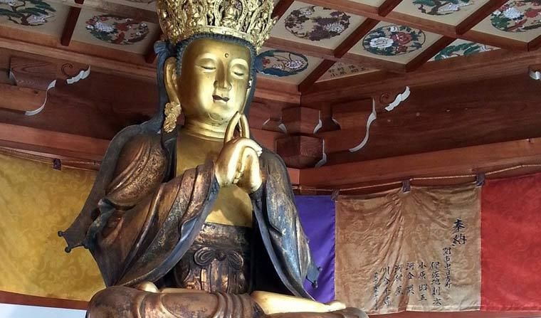 Rupaka Buddha Vairocana di Vihara Zenko Seki (Seki Zenkō-ji) di Seki, Prefektur Gifu, Jepang. Rupaka Buddha Vairocana di Vihara Zenko Seki (Seki Zenkō-ji) di Seki, Prefektur Gifu, Jepang.