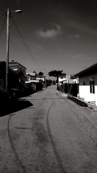 IMAGE: http://i51.photobucket.com/albums/f381/RyanK327/AlleyBW-1.jpg