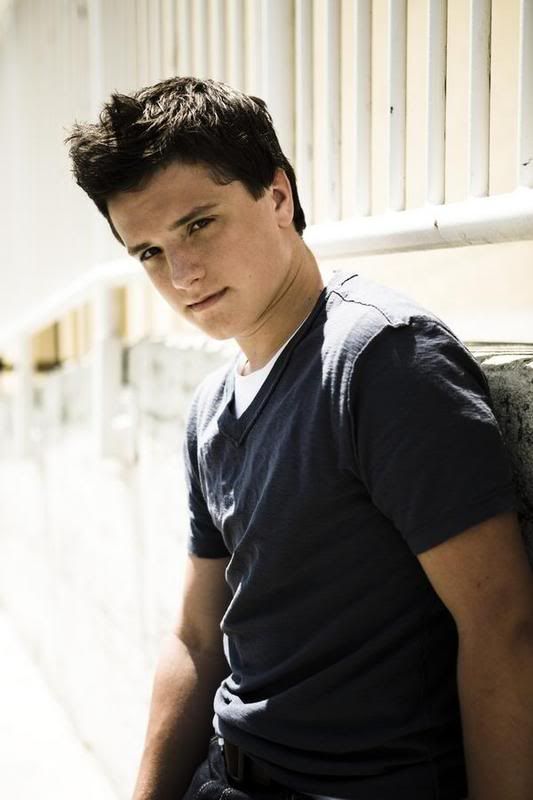 http://i51.photobucket.com/albums/f382/wonderboyjtm/JoshHutcherson005.jpg