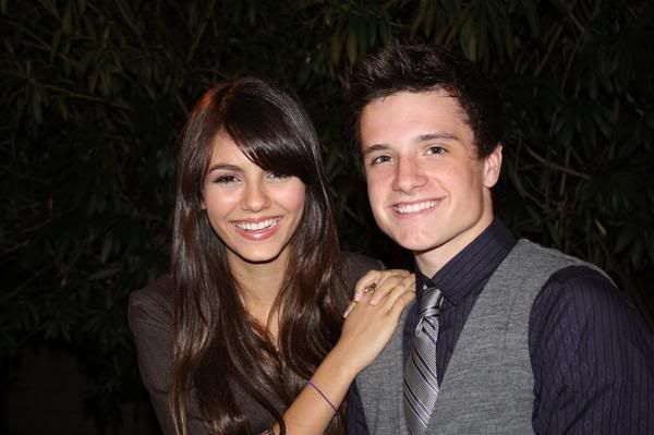 http://i51.photobucket.com/albums/f382/wonderboyjtm/JoshHutcherson007.jpg