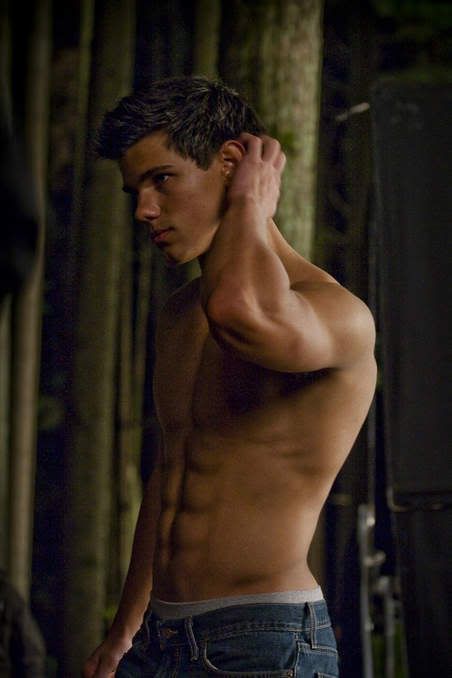 o yeah taylor lautner is totally hot i mean who would ever pick a pale vamp o yeah taylor lautner is totally hot i mean who would ever pick a pale vamp