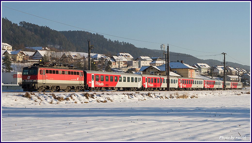 http://i51.photobucket.com/albums/f385/rail66_1/westbahn/nebenstrecken/summerauer_bahn/141_02_04016_zpsnjlunirv.jpg