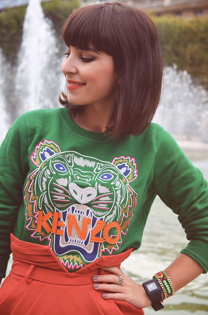 Hey Boy, Hey Girl streetstyle Valentine helloitsvalentine Palais Royal Paris Kenzo sweater Tiger green rainy day