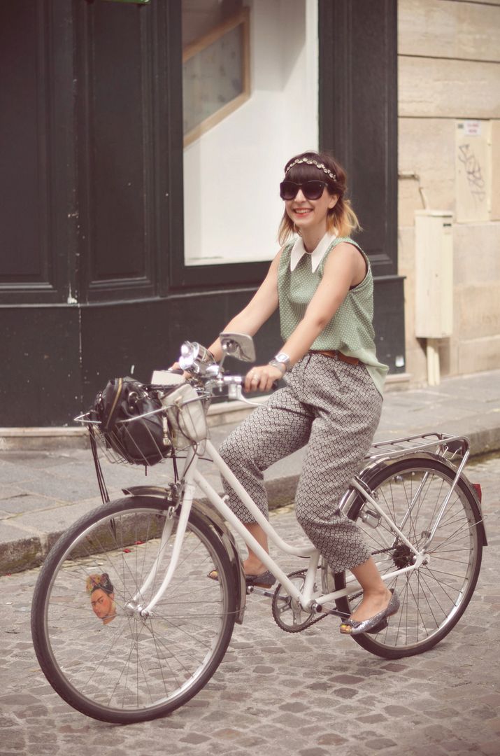 streetstyle bicycles bikes Paris fashion outfit couple cute stroll ride