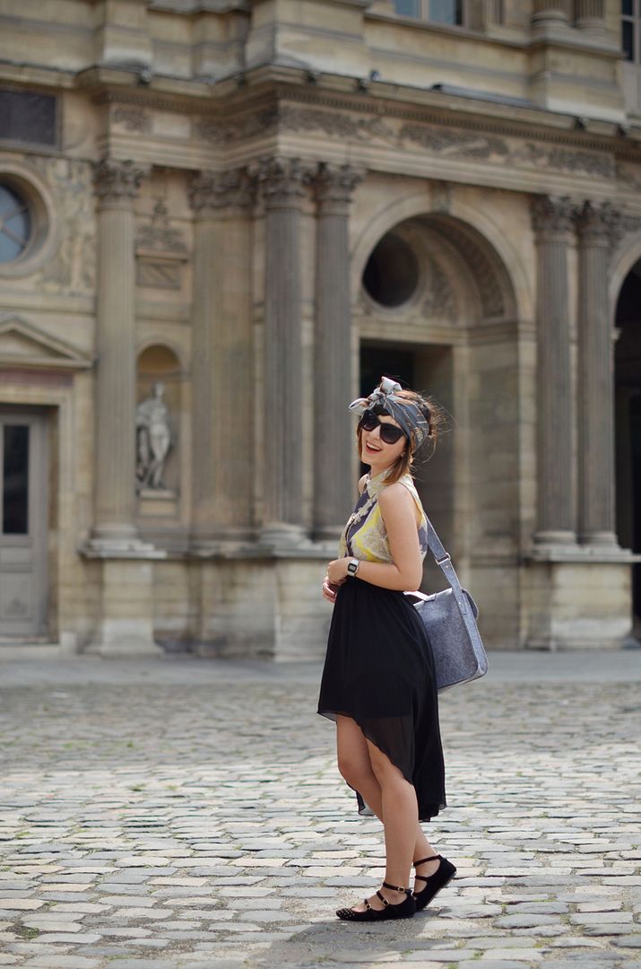 Waterfalls Paris Louvre streetstyle Valentine Chicwish skirt and satchel scarf
