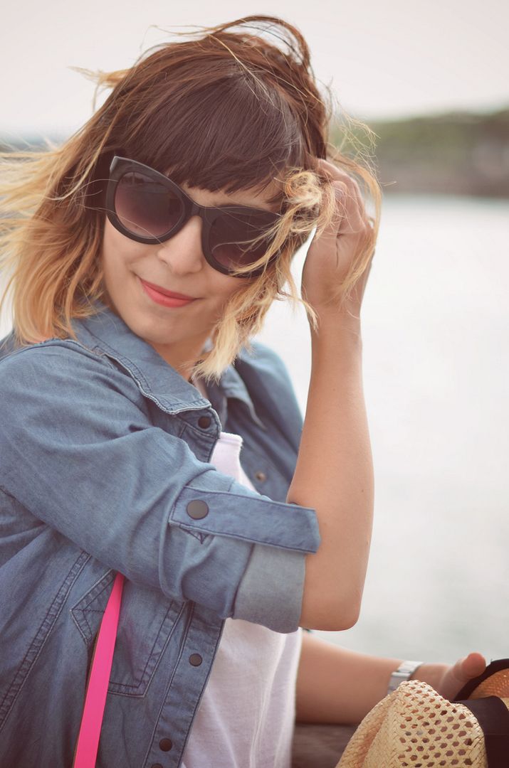 Ça c'est Paris ! streetstyle Paris bicycle Tour Eiffel skirt beach cruiser The Cambridge Satchel Company smile Valentine