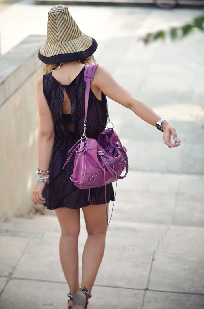 Stuck In The Middle With You streetstyle Valentine