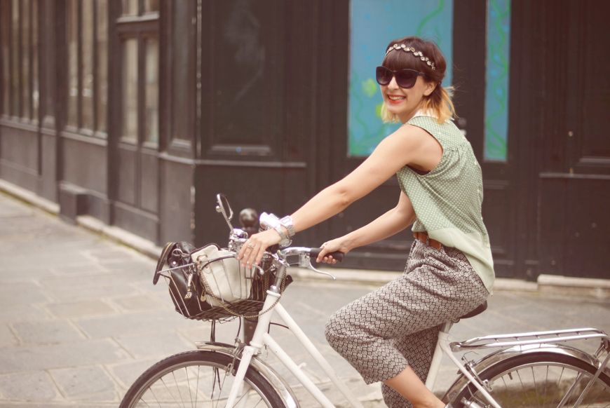 streetstyle bicycles bikes Paris fashion outfit couple cute stroll ride