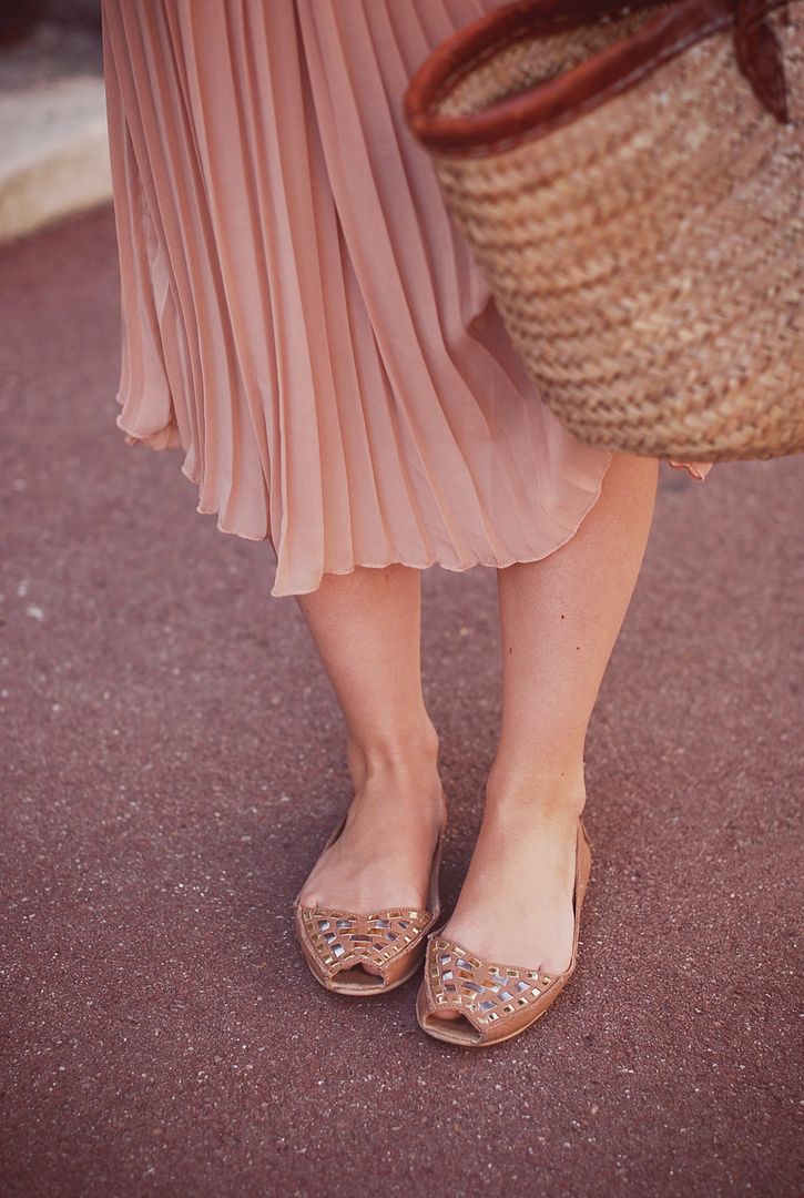 streetstyle pleated long pink skirt Olive Clothing Urba Outfitters