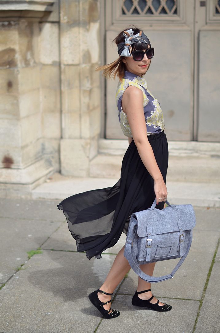 Waterfalls Paris Louvre streetstyle Valentine Chicwish skirt and satchel scarf