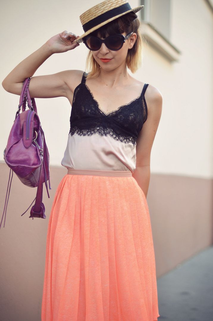 Grapefruit streetstyle Lemon Curve caraco Louise jupe plissée Le Mont Saint Michel escarpins Sessùn sac Balenciaga