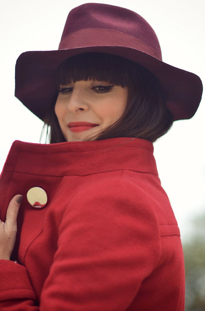 Le rouge Hello it's Valentine streetstyle rouge hat