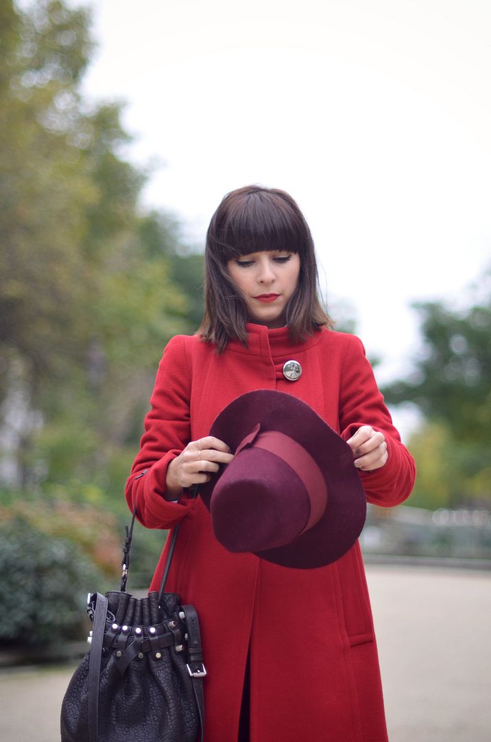 Le rouge Hello it's Valentine streetstyle rouge hat