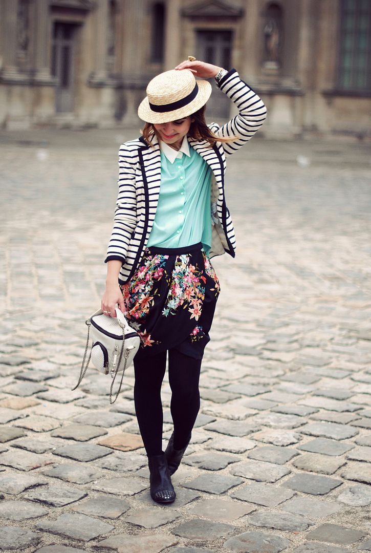 streetstyle Queen's Wardrobe Schwinn bike Paris Louvre