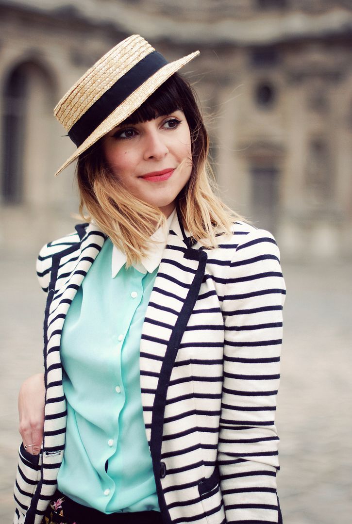 streetstyle Queen's Wardrobe Schwinn bike Paris Louvre