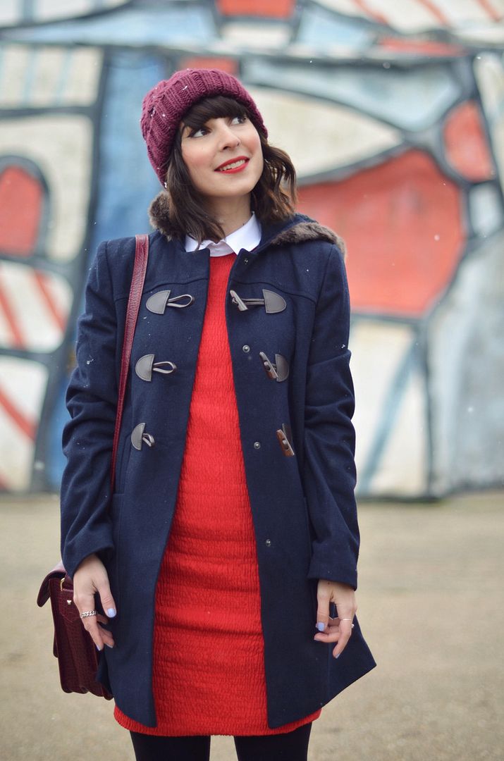It's all about Helloitsvalentine streetstyle Carven x Petit Bateau robe rouge col blanc Tour aux figures Dubuffet Duffle coat fashion style