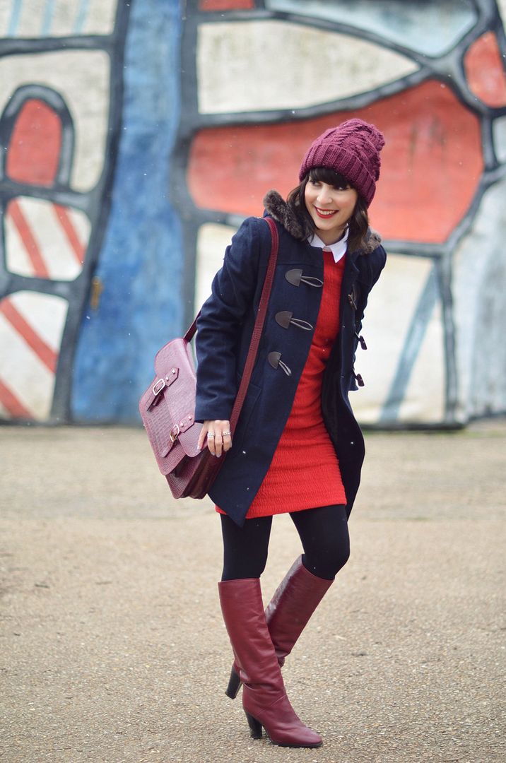 It's all about Helloitsvalentine streetstyle Carven x Petit Bateau robe rouge col blanc Tour aux figures Dubuffet Duffle coat fashion style
