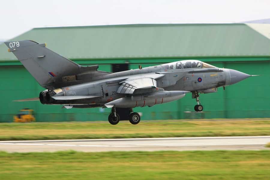 http://i51.photobucket.com/albums/f394/tartanpics/110909_ZD711_Tornado.jpg