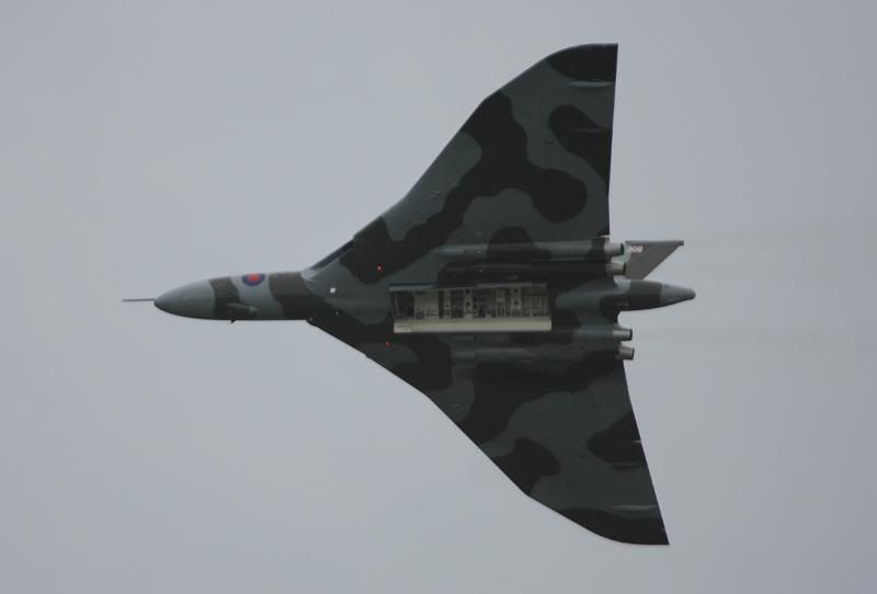 http://i51.photobucket.com/albums/f394/tartanpics/120908_XH558_Vulcan_2.jpg