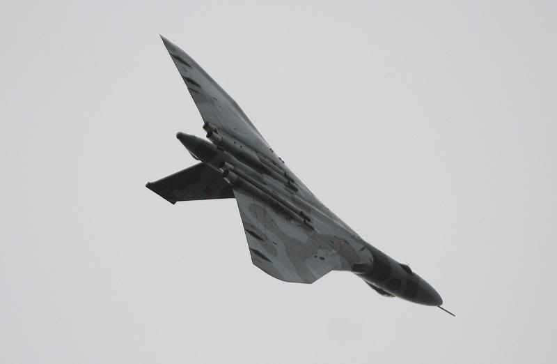 http://i51.photobucket.com/albums/f394/tartanpics/120908_XH558_Vulcan_3.jpg