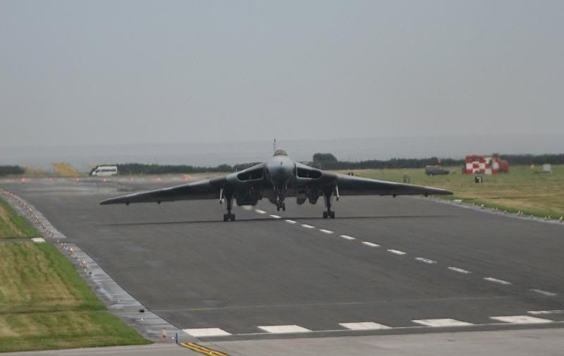 http://i51.photobucket.com/albums/f394/tartanpics/120908_XH558_Vulcan_4.jpg