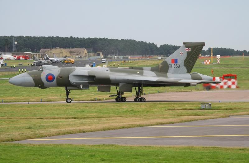 http://i51.photobucket.com/albums/f394/tartanpics/120908_XH558_Vulcan_6.jpg