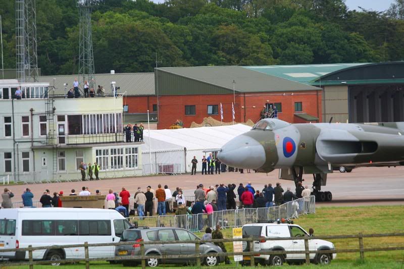 http://i51.photobucket.com/albums/f394/tartanpics/120908_XH558_Vulcan_7.jpg