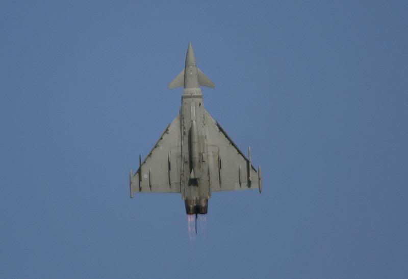 http://i51.photobucket.com/albums/f394/tartanpics/120908_ZJ805_Typhoon_1.jpg