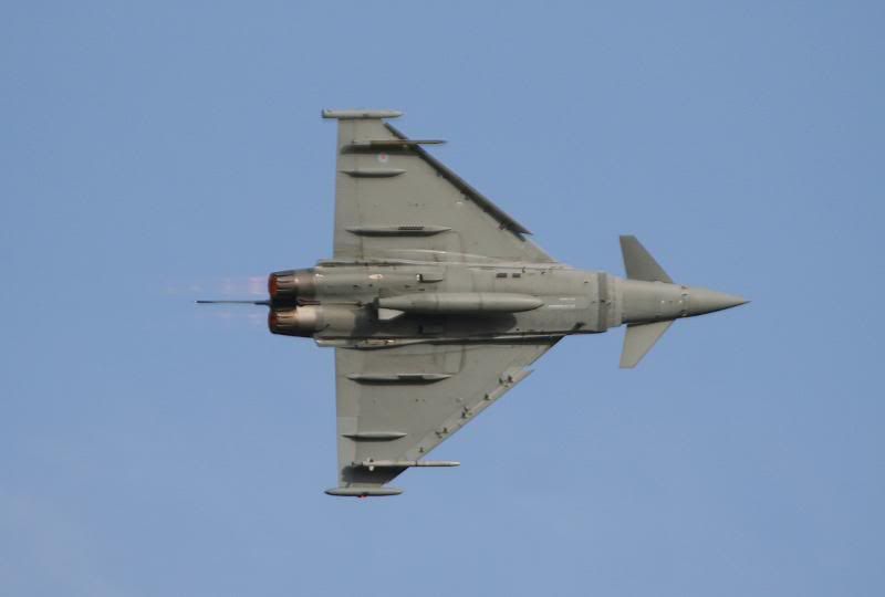 http://i51.photobucket.com/albums/f394/tartanpics/120908_ZJ805_Typhoon_2.jpg