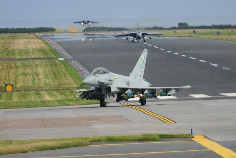 http://i51.photobucket.com/albums/f394/tartanpics/120908_ZJ921_Typhoon.jpg
