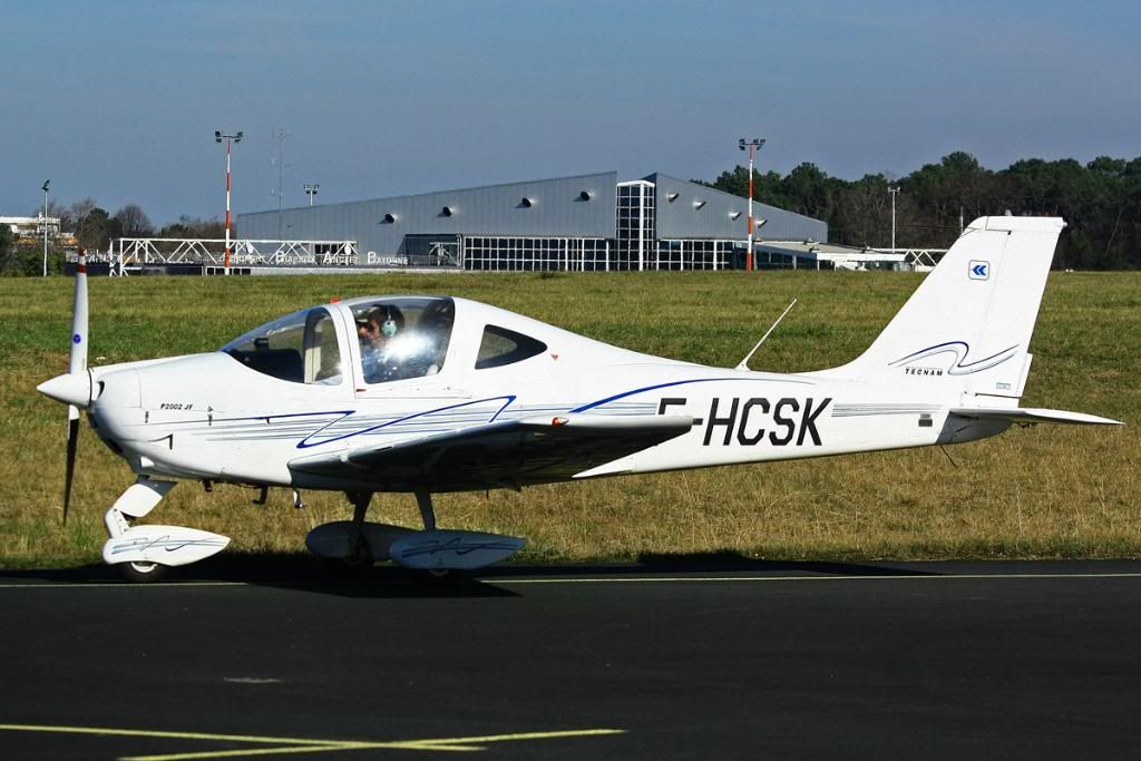 http://i51.photobucket.com/albums/f394/tartanpics/2011/050211_F-HCSK_Tecnam2002.jpg