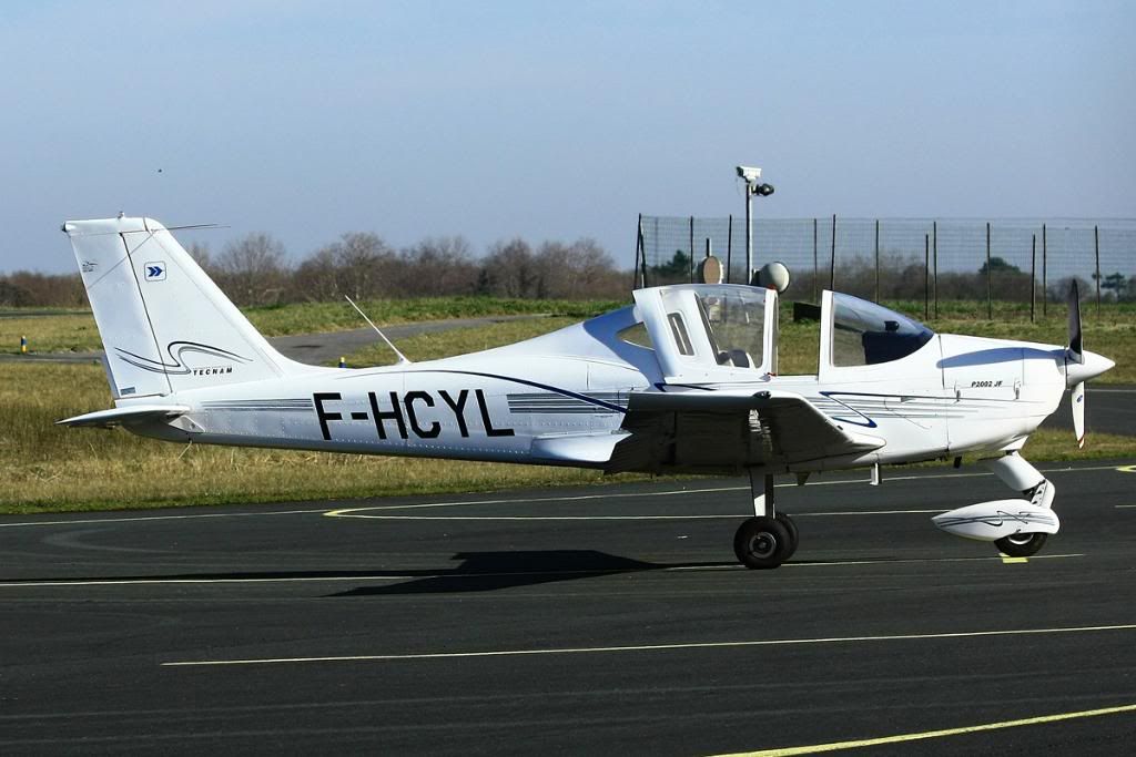 http://i51.photobucket.com/albums/f394/tartanpics/2011/050211_F-HCYL_Tecnam2002.jpg
