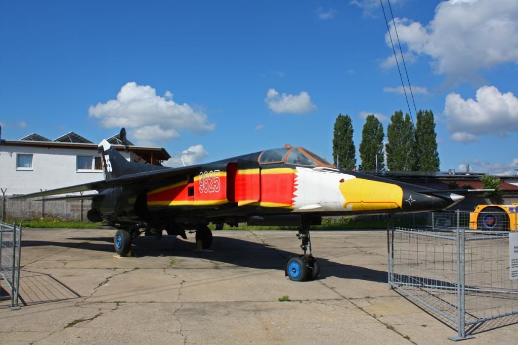 http://i51.photobucket.com/albums/f394/tartanpics/2011/110711_9825_Mig23BN_2.jpg