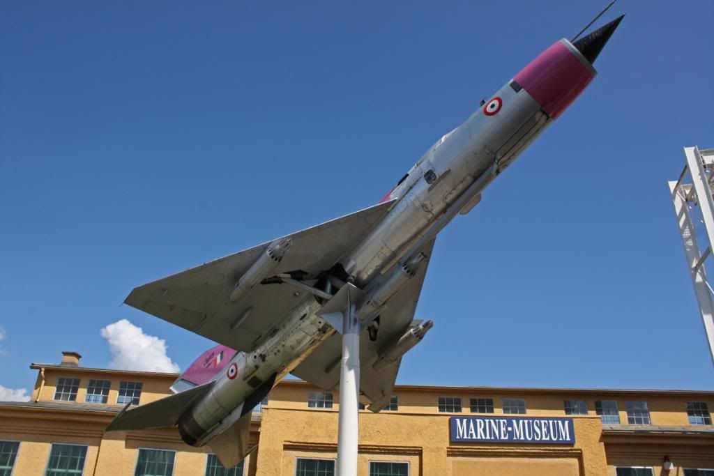 http://i51.photobucket.com/albums/f394/tartanpics/2011/110711_C-993_Mig21.jpg