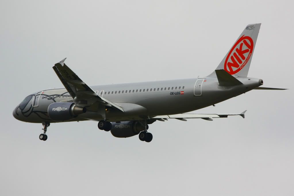 http://i51.photobucket.com/albums/f394/tartanpics/2011/210911_A_OE-LEG_A320.jpg